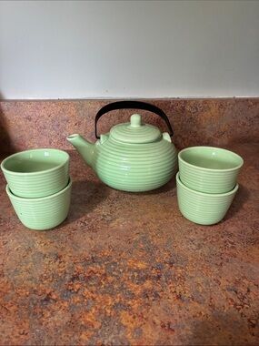 Light Green Ceramic Teapot Set with Cups - Classic Ribbed Design
